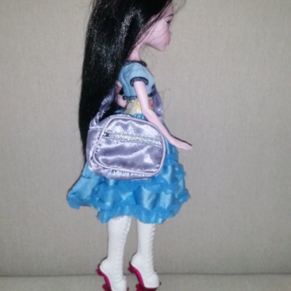 Monster High Draculaura doll - Picture 2 of 5